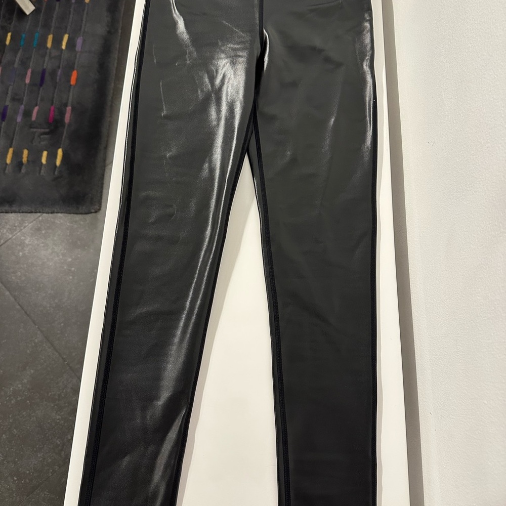 NWOT Shiny Black liquid leggings size small/2 - Picture 3 of 5